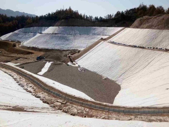 Tailings pond double-textured HDPE liner on dam slope